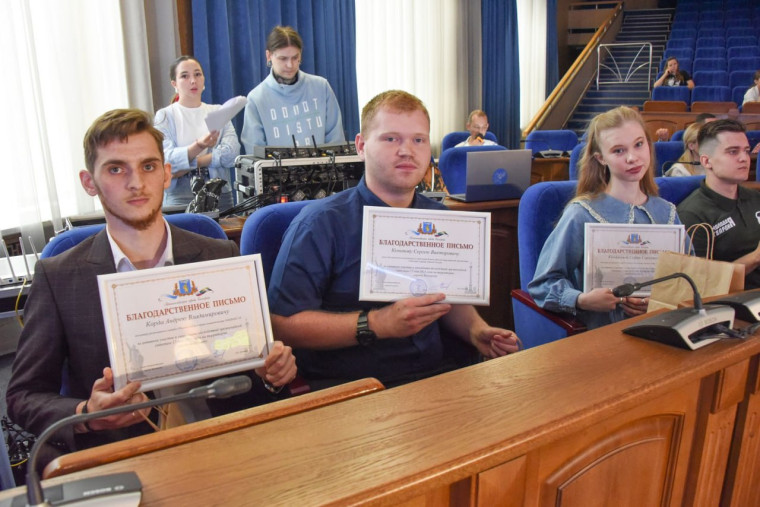 В Белгороде наградили молодёжных активистов.