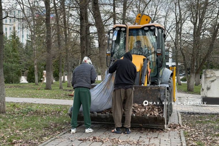 Сегодня в субботнике приняли участие около 250 белгородцев.