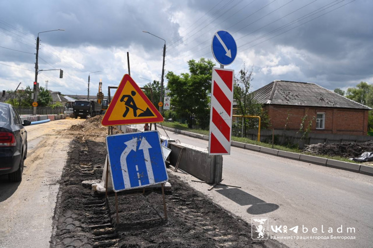 На улице Корочанской идет комплексный ремонт перекрестка в районе домов 107-129.